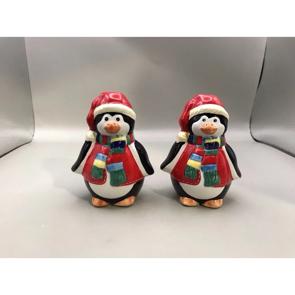 Scott's Christmas Collectables Penguin Salt & Pepper‎ Shakers With Box